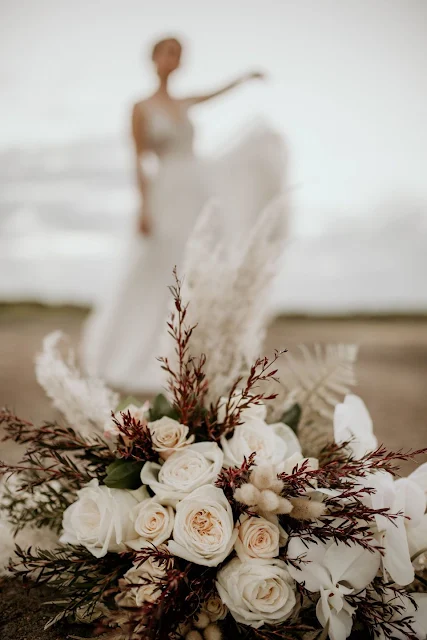 HUNTER AND CO PHOTOGRAPHY BOHO BRIDE TOWNSVILLE BRIDAL GOWN BOUQUET HAIRSTYLE