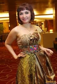 Model Baju Kebaya Roro Fitria Mewah Harga Mahal