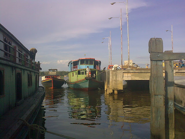 Gambar Transportasi Angkutan Sungai 02