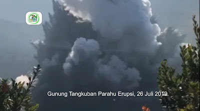 Detik-detik Gunung Tangkuban Parahu Jabar Meletus Semburkan Abu (Erupsi)