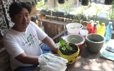 daur ulang popok bayi jadi pot bunga warna warni