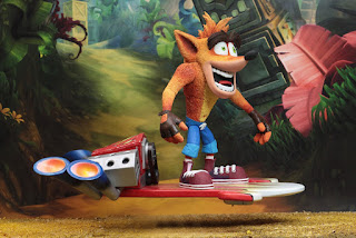 Imágenes de Deluxe Crash whit Hoverboard de "Crash Bandicoot" - Neca