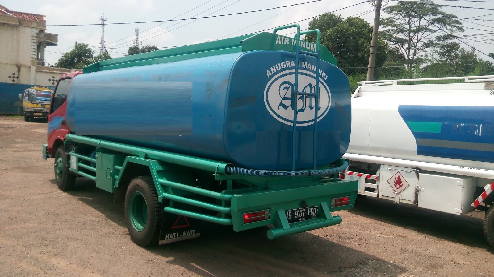 Dijual Mobil Truk  Tangki 8000 Liter Toyota Dyna  130  HT  