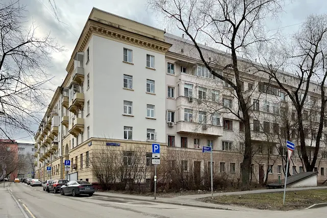5-й Верхний Михайловский проезд, жилой дом 1951 года постройки, жилой дом 1935 года постройки