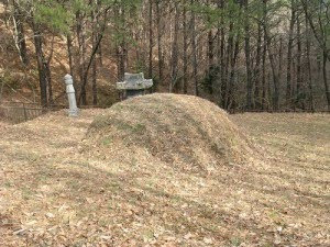 Korean Traditional Grave