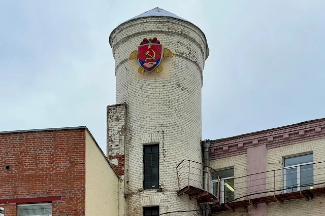 Переведеновский переулок, дворы, Склады Центросоюза (здание построено в 1922 году)