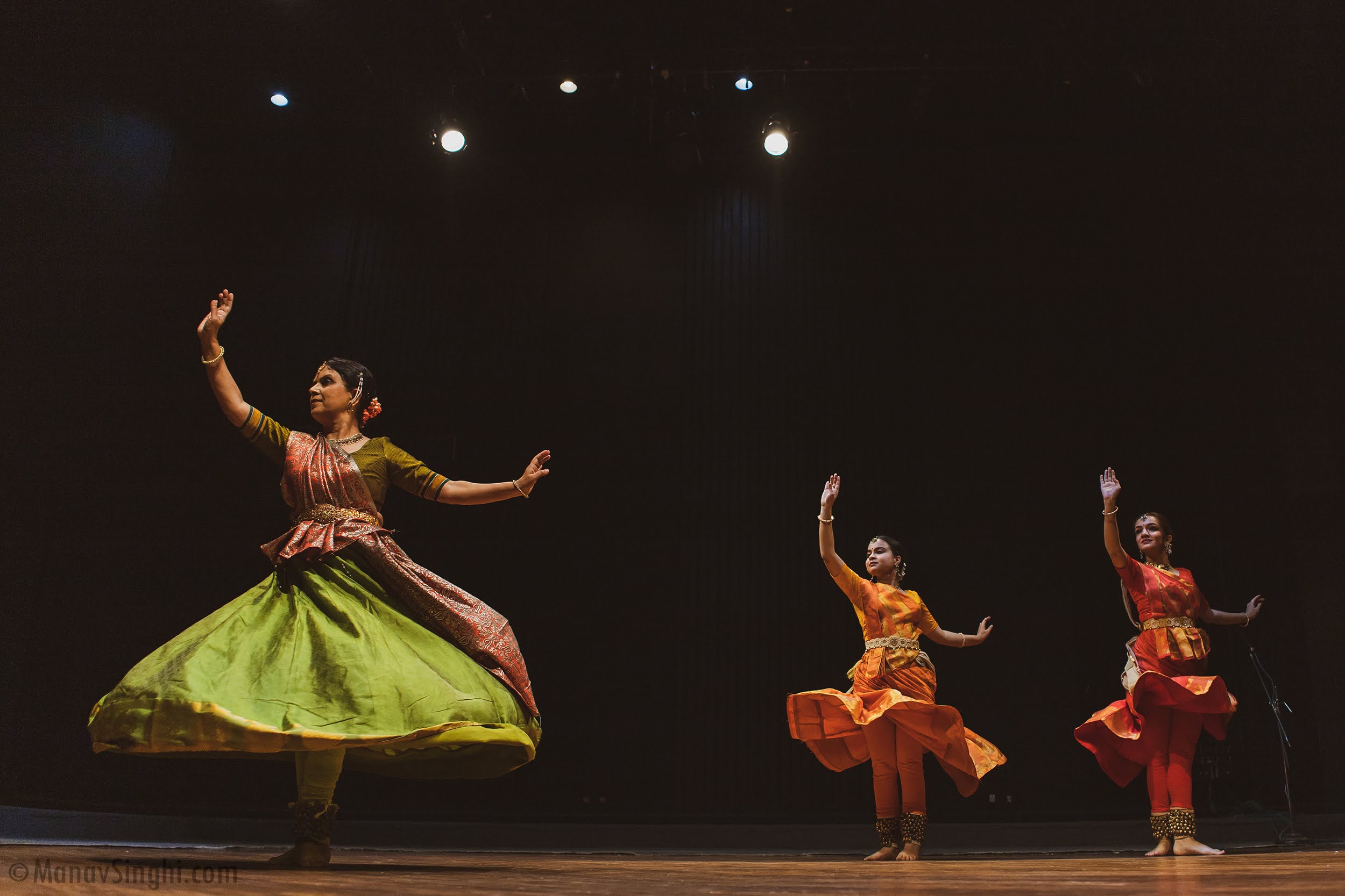 Kathak Guru Manjiri Kiran with Aditi Sharma and Disha Bhatt