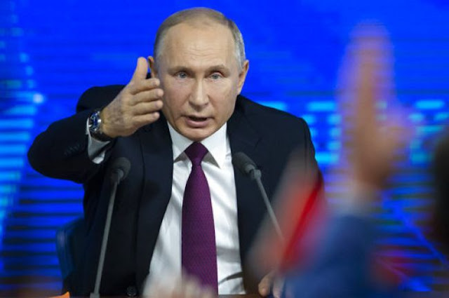 Ο Πούτιν επικύρωσε το νομοσχέδιο για τους «ξένους πράκτορες» στη Ρωσία