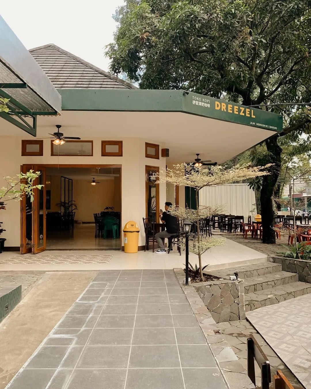 Dreezel Coffee Hasanudin Lokasi Terbaru & Jam Buka