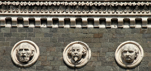 three carved portraits, Oriental Buildings, Mumbai