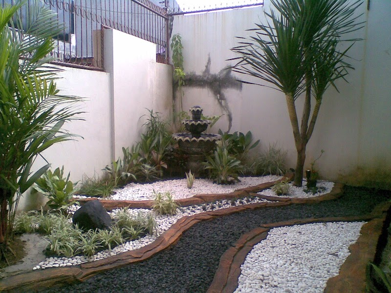 16+ Taman Pinggir Jalan Depan Rumah