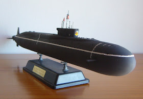 modelismo naval: submarino K550 Alexander Nevskiy de bronco models