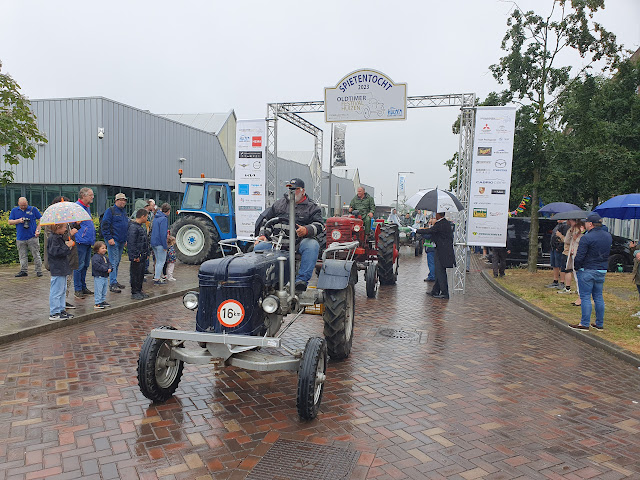 Oldtimer Festival Huizen begint met regen 2023