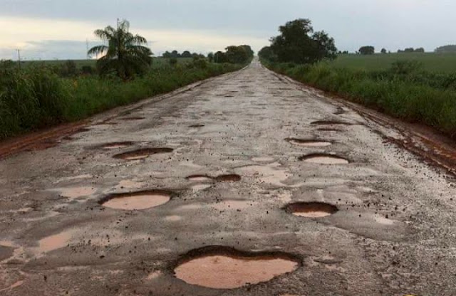 Após as chuvas, buracos continuam deixando BA 026 intrafegável