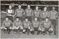 Selección de ESPAÑA - Temporada 1998-99 - Cañizares, Nadal, Luis Enrique, Fernando Hierro, Alcorta y Morientes; Michel Salgado, Sergi, Alfonso, Etxeberría y Raúl - CHIPRE 3 (Engomitis, Gogic y Spolgaric), ESPAÑA 2 (Raúl y Morientes) - 05/09/1998 - Eurocopa de Bélgica y Holanda 2000, fase de clasificación - Larnaca (Chipre), estadio Antonis Papadopoulos - Alineación: Cañizares; Michel Salgado, Alcorta, Nadal (Amor, 65'), Sergi; Fernando Hierro; Joseba Etxeberría (Ezquerro, 60'), Alfonso (Kiko, 39'), Raúl, Luis Enrique; y Morientes