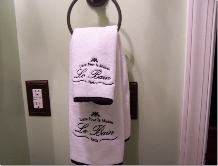 Powder room towels 004