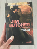 “Zdrajca” Jim Butcher, fot. paratexterka ©