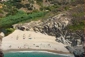 Η πιο επικίνδυνη παραλία της Ελλάδας:  Διαθέτει ακόμη σχοινί και ασφαλείας !Πού βρίσκεται και γιατί θεωρείται επικίνδυνη;;;