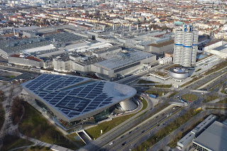 BMW Welt y Torre BMW desde el Olympiaturm.