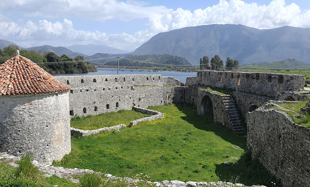 Photo 2/43 - Le chateau venitien triangulai...