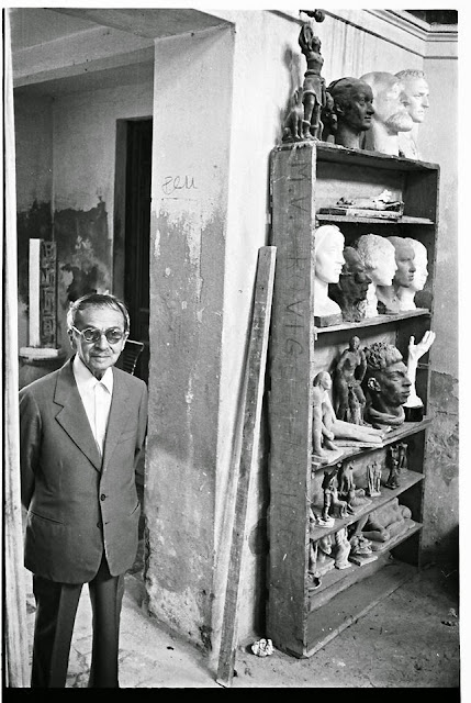 Virgilio Milani nel suo studio, fotografia di Domenico Russo