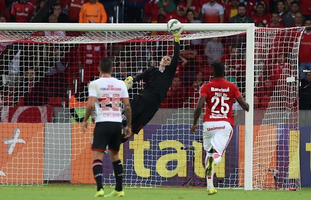 Jogo de "cumpadre", São Paulo empata com o Inter no Beira-Rio.