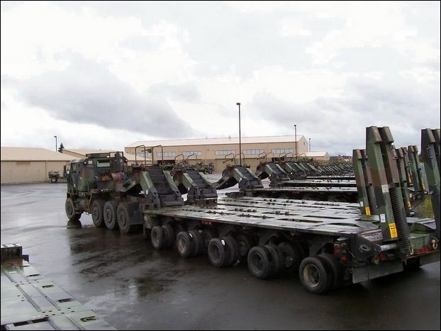 M1070 Heavy Equipment Transporter 11