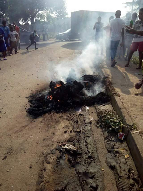  Photos: Angry mob set suspected kidnapper ablaze in Calabar