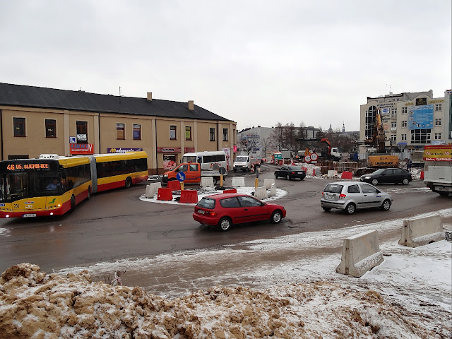 Miniaturowe prowizoryczne rondo im. Gustawa Herlinga-Grudzińskiego?