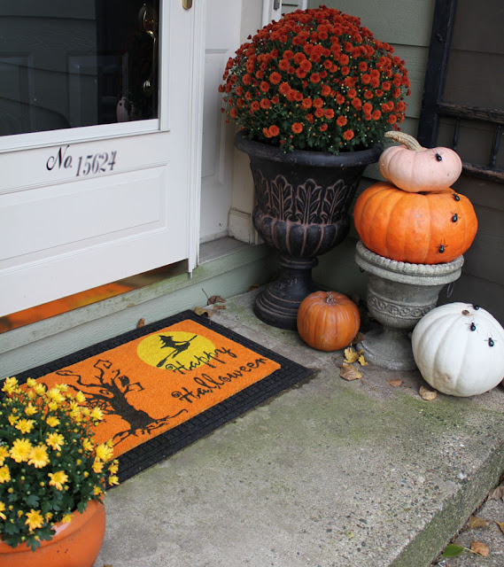 Fall and Halloween Front Porch Decorating- Itsy Bits And Pieces- Oriental Trading #sponsored