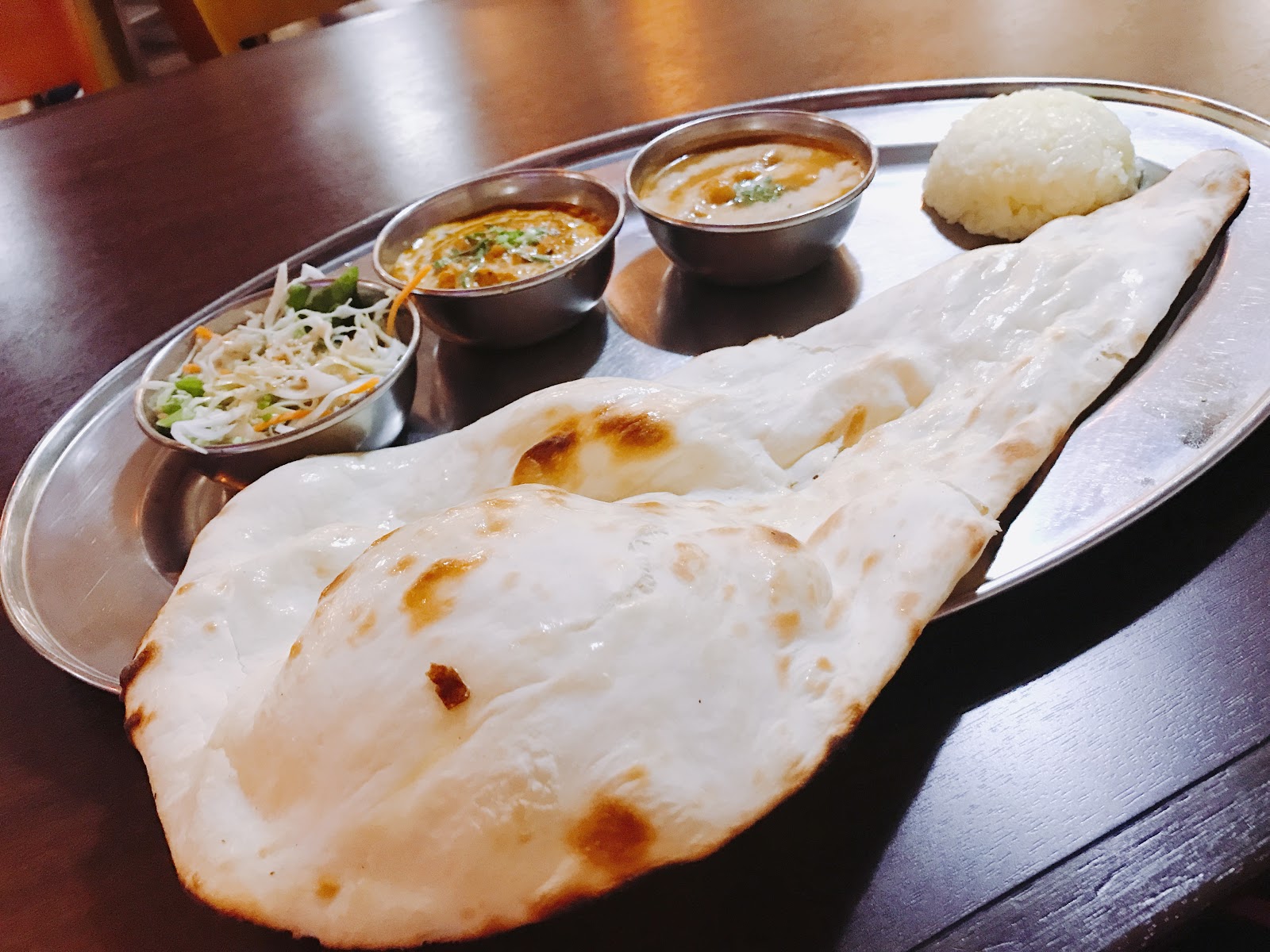 改装して入りやすい雰囲気に インド料理 Maharaja マハラジャ 大阪第2ビル 砂場食堂とインコ