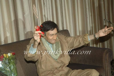 Dev Anand celebrates birthday with media