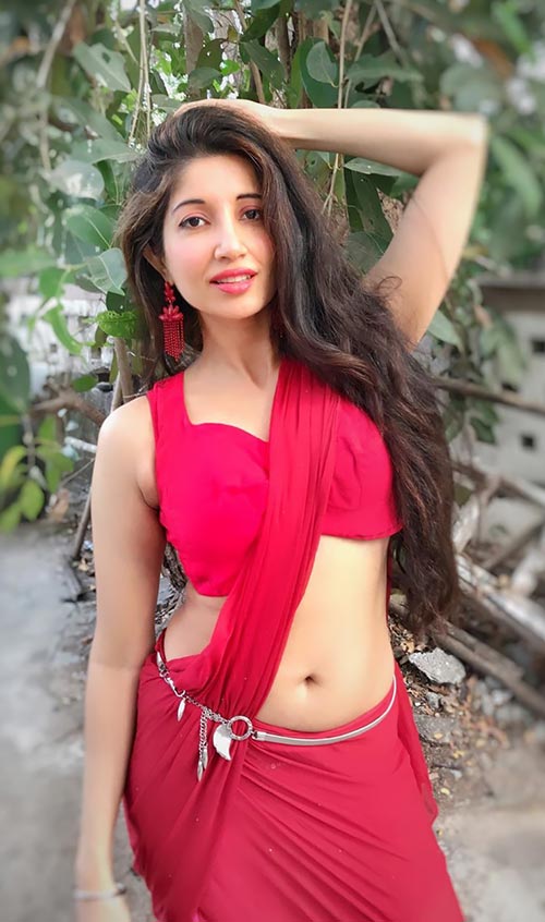Bhumicka Singh navel hot saree photos indian model