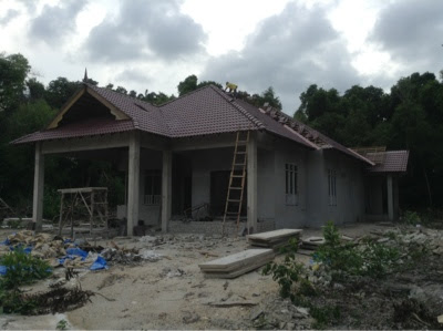 Kerja Memasang Atap (Concrete Roof Tiles) ~ Membina Rumah 