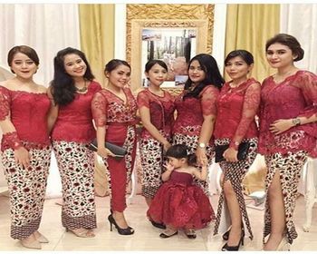 Model Seragam  Keluarga  Resepsi  Pernikahan Galeri Batik 