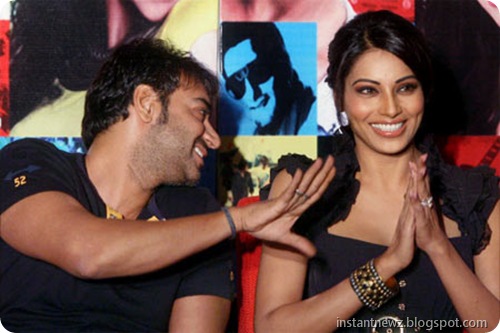 Ajay Devgn, Bipasha Basu say 'All The Best'002