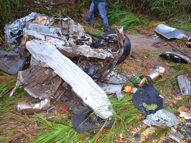 Policial atende familia acidentada