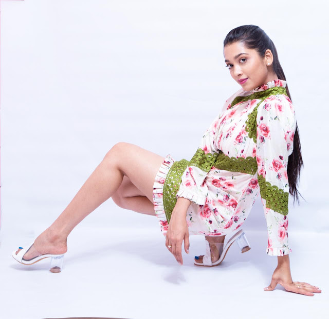Digangana Suryavanshi looking radiant in her latest HD pics.