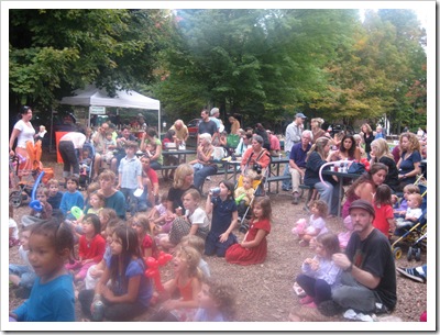 crowd at markt