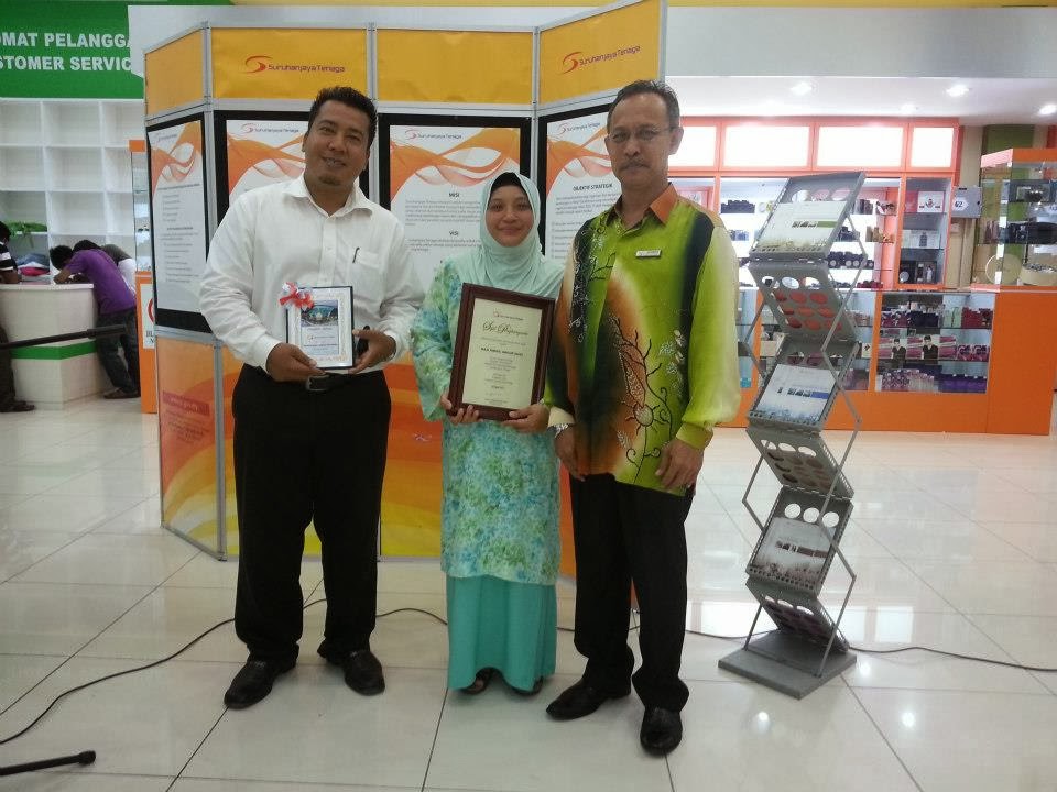 Penerimaan Anugerah dari Pengarah STM