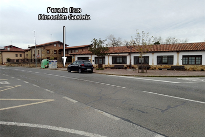 Parada a Gasteiz frente a la marquesina