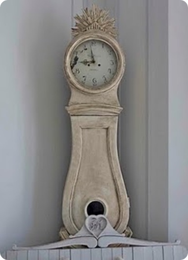 antique%20swedish%201800s%20grey%20mora%20clock%20with%20sleigh%20(1)