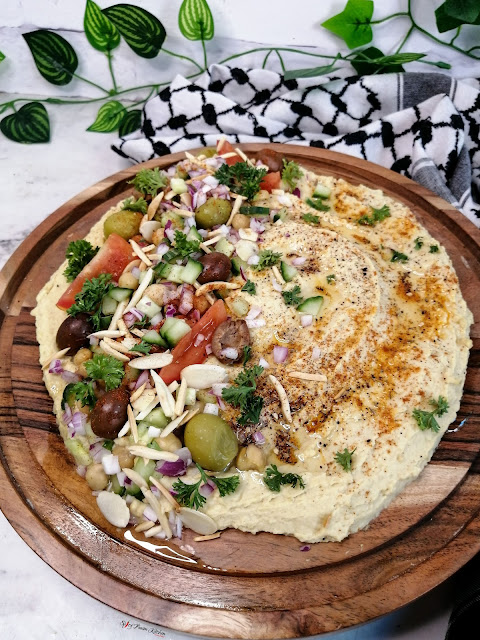 Palestinian Hummus, Palestinian food, Palestinian cuisine, hummus, Palestine, Middle Eastern cuisine, food, food blog, food blogger, food photography, tiktok food, tiktok recipe, chickepeas, garlic, keffiyeh, pinterest food, food flatlay, Palestinian pita bread, pita bread, Palestine London march, olives, olive oil, za'atar, sumac, tanini, home-made hummus, hummus recipe, loaded hummus, healthy food, healthy recipe, appetiser, appetizer, side dish, easy recipe, almonds, spicy fusion kitchen