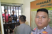 Pawas Polsek Cisoka Iptu Rolling Beserta Anggota Polsek Cisoka Polresta Tangerang Polda Banten Mengecek Ruang Tahanan di Mako Polsek Cisoka.