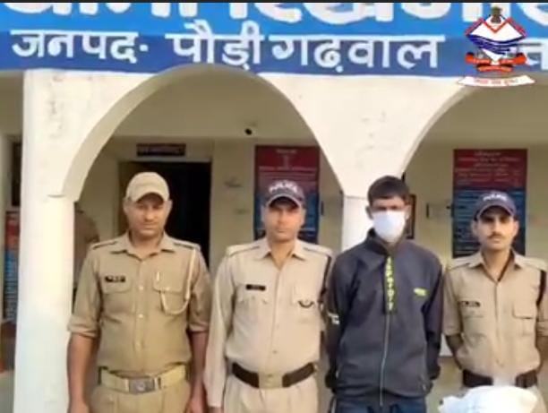 पौड़ी के कई गांवों में बन्द घरों में यूनिक स्टाईल में चोरी करने वाला शातिर चोर गिरफ्तार