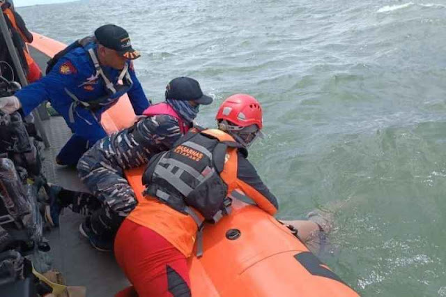 Tim SAR Gabungan Berhasil Menemukan Satu Orang Korban Tugboat Sinar Pawan 1 yang Tenggelam di Sungai Kendawang Ketapang
