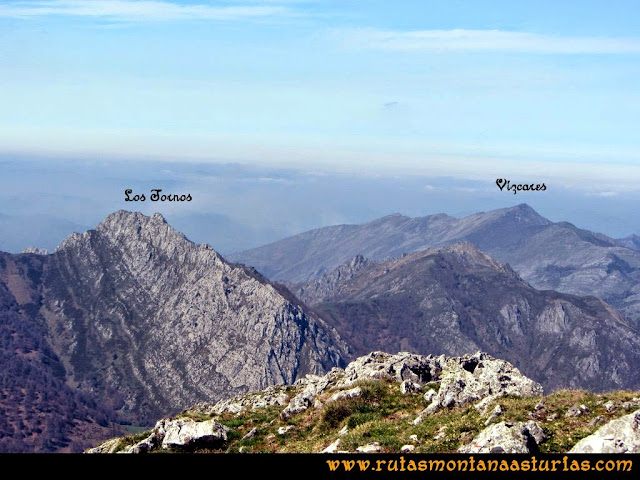 Ruta al Campigüeños y Carasca: Vista de los Tornos y Vízcares