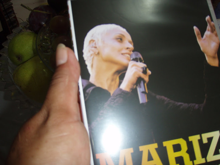 o fado de MARIZA, é profundo, é puro LAMENTO DE SAUDADE.