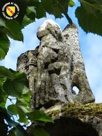 MAZIROT (88) - Croix de chemin (XVe siècle)