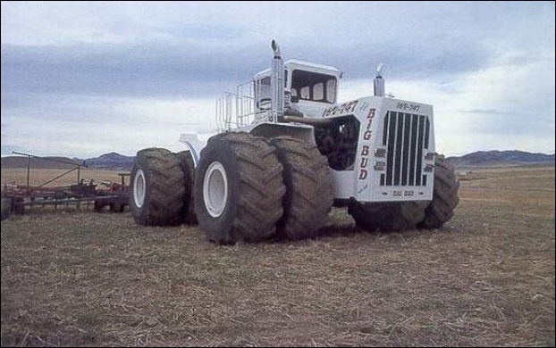 Big Bud 747 tractor 11